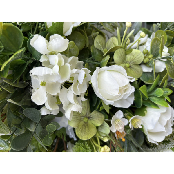 Rambling White Rose Luxury Wreath