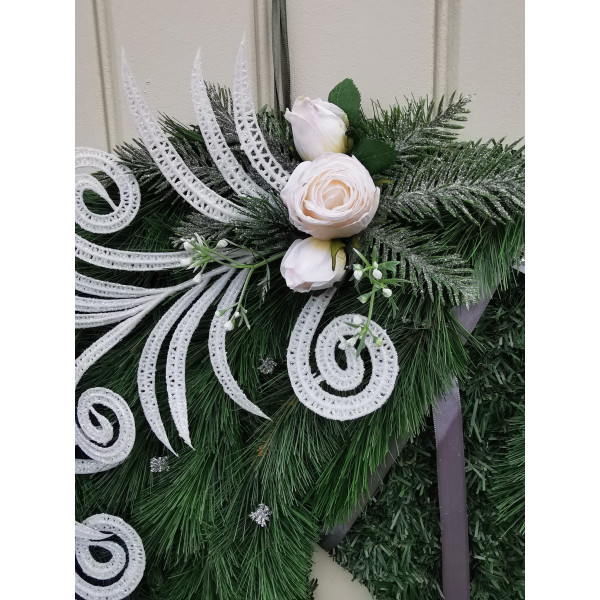 Merry Elegance Horse Wreath