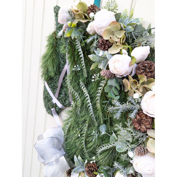 Merry Elegance Horse Wreath